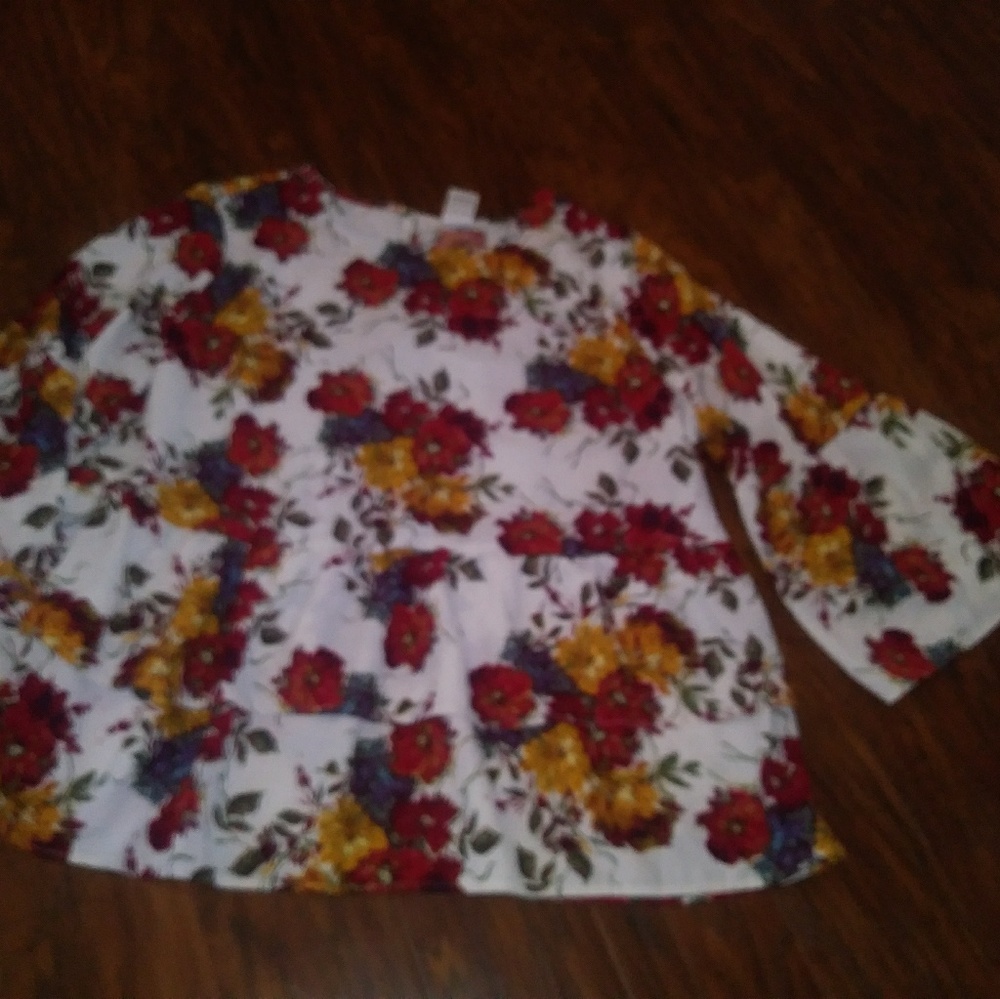 Womens plus size blouse in very good condition.